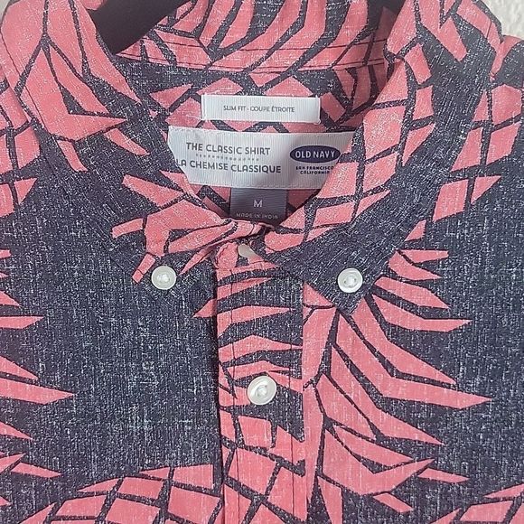 NWT Old Navy Slim Fit Printed Button Down. Size Medium - Picture 2 of 4